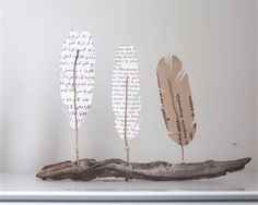 3. Le centre de table en plume de papier (Pourquoi ne pas y inscrire le menu ?)