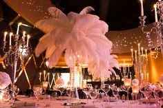 14. En centre de table, plume d'autruche