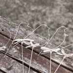 12. La silhouette d'oiseau en fil de fer