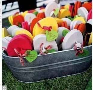 8. Les tongs comme cadeau aux invités