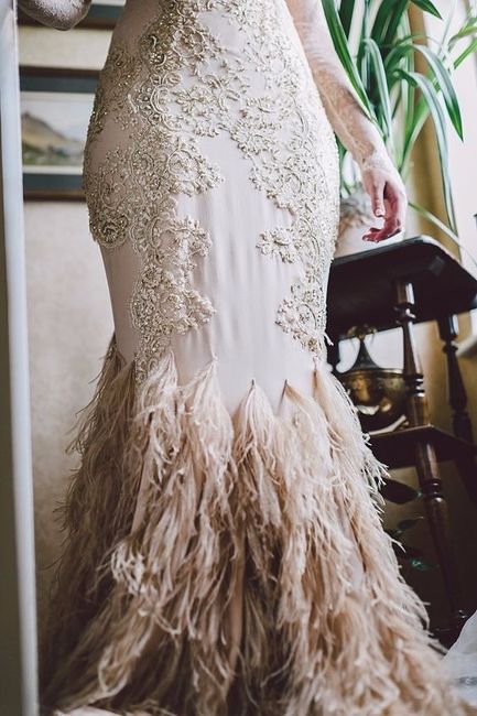 13. En petite touche sur la robe