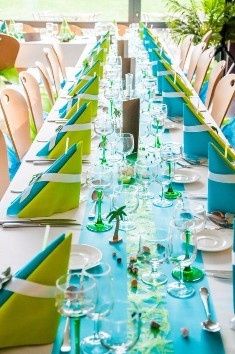 6. La décoration de table aux couleurs vives