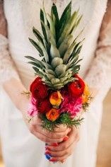 4. La queue de l'ananas dans le bouquet de la mariée