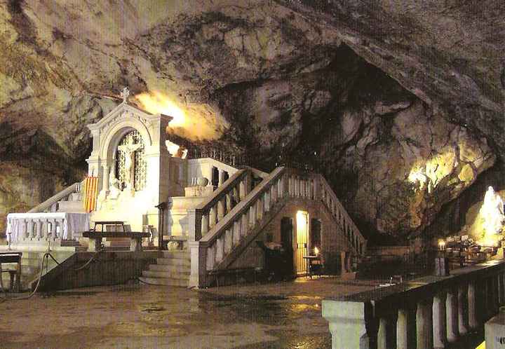 Mariage dans une grotte - 1