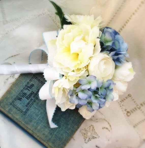Bouquet mariée sans fleur ou fausse fleur - 53