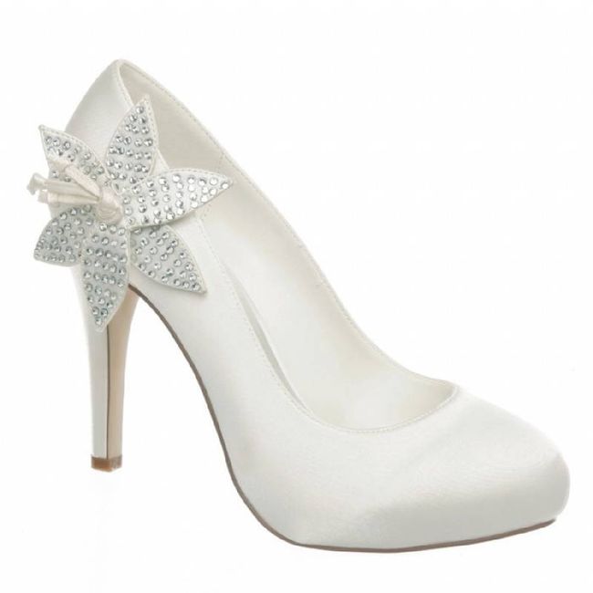 Cette mariée a perdu ses accessoires ! aidez la à les retrouver ! - 3