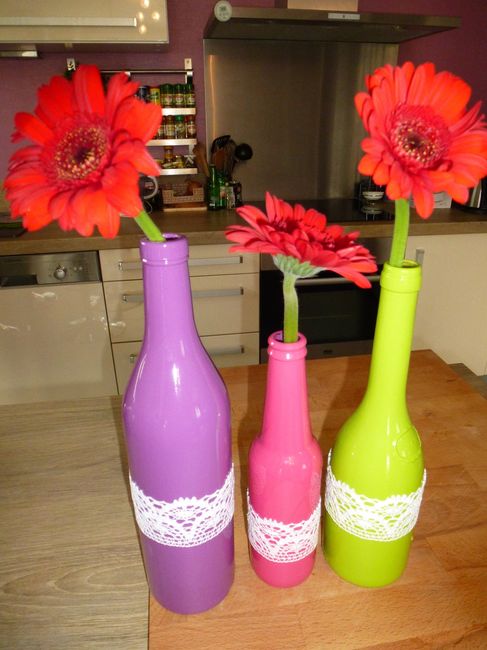 Bouteilles avec fleurs