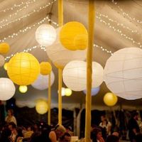 Déco de plafond jaune et blanche