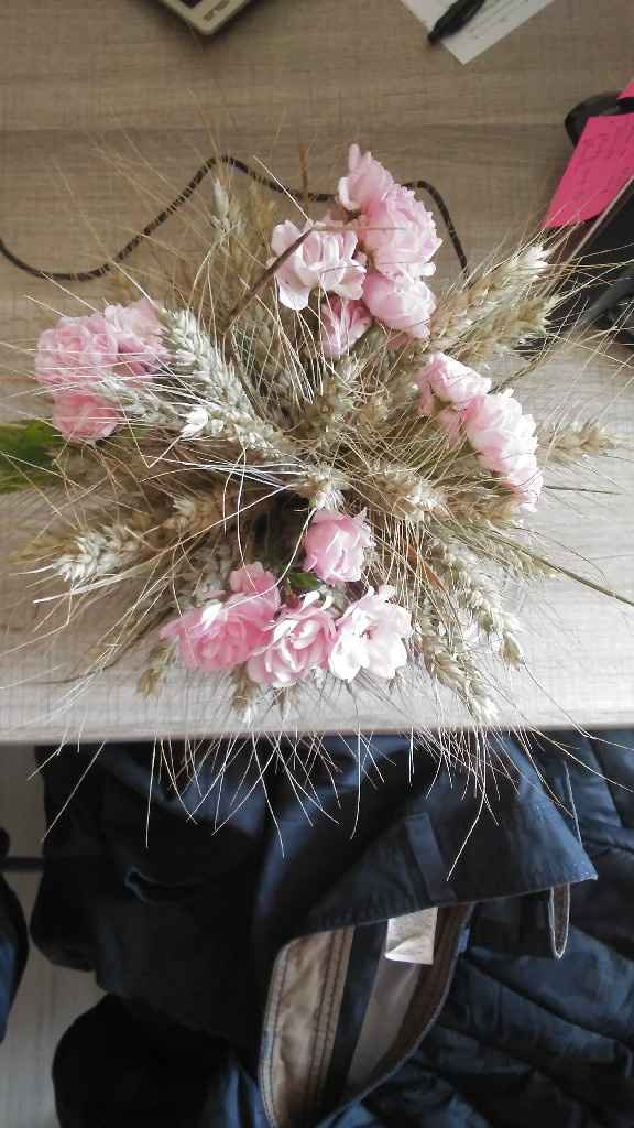 Bouquet sur les tables des invités - 3