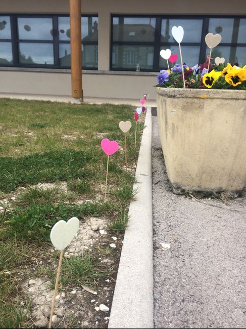 Coeur planté dans la pelouse