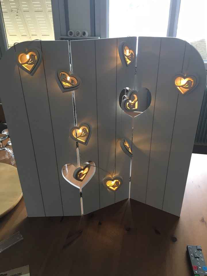 Pare Vue Blanc avec Coeurs et Guirlande Leds