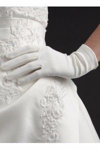 Les gants de la mariée : pour ou contre ? 1