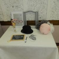 Vends matériel photobooth (chapeau, cadres, pancarte, moustaches, boas)