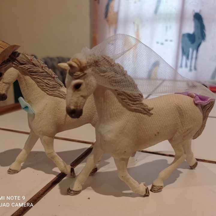 Figurines - 1