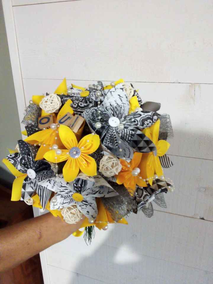 Bouquet origami couleur jaune et gris