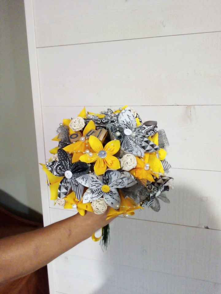 Bouquet origami couleur jaune et gris