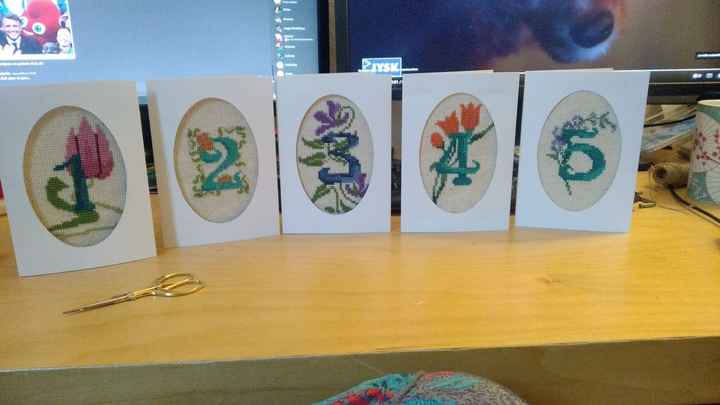 Numéro de table et porte menu en point de croix (diy) - 1