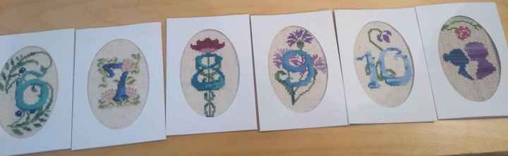 Numéro de table et porte menu en point de croix (diy) - 1