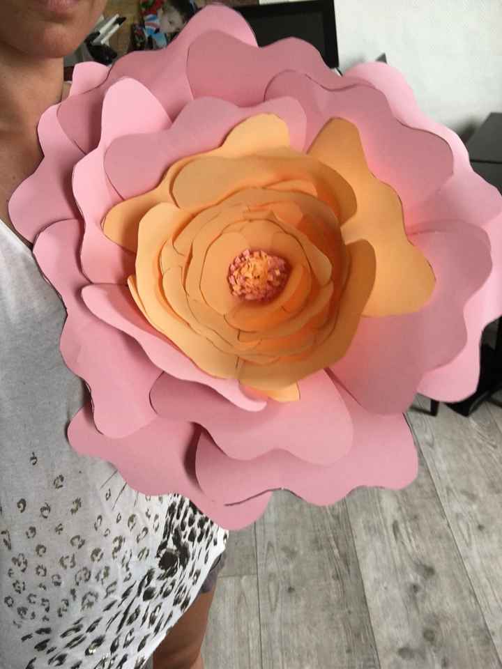 1 ere fleur géante en papier : check ✔️ - 1