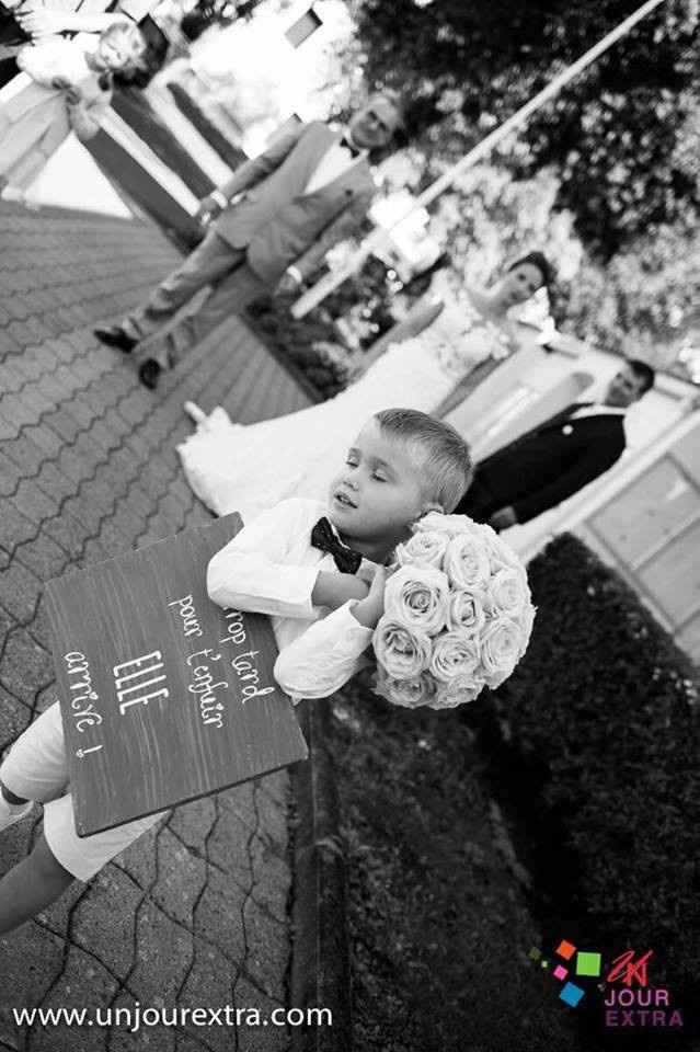 Mon fils et sa petite pancarte lol
