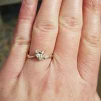 Jacques a dit : "Montre ta bague de fiançailles" ! - 1