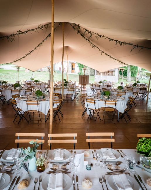 Avis mariage sous tente silhouette ou nomade avec parquet 2