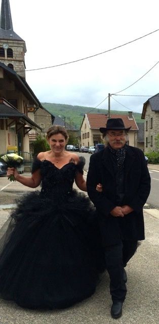 je vais a la mairie avec mon grand frere