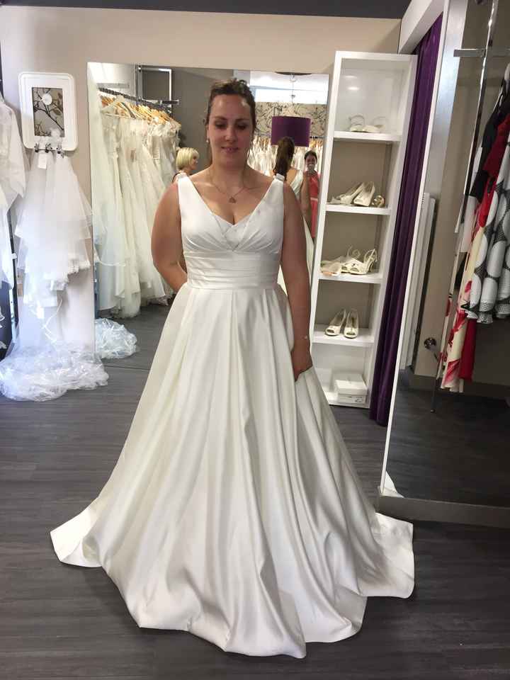 Toute seule pour trouver chaussures et faire essayage robe à Rennes - 1