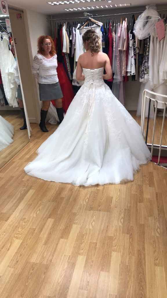 Essaie coiffure et nouvel essayage de robe - 3