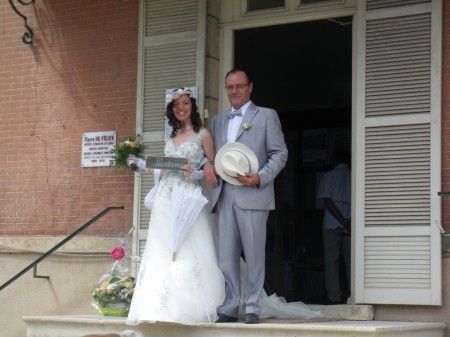 Sortie de la mairie avec papa