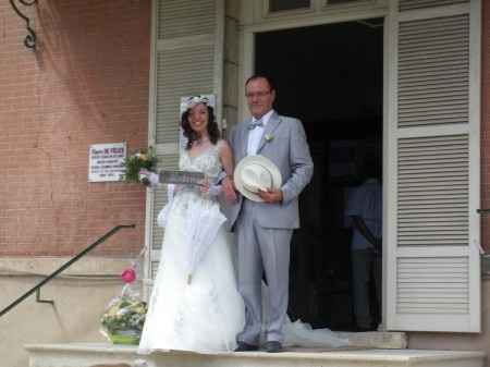 Sortie de la mairie avec papa