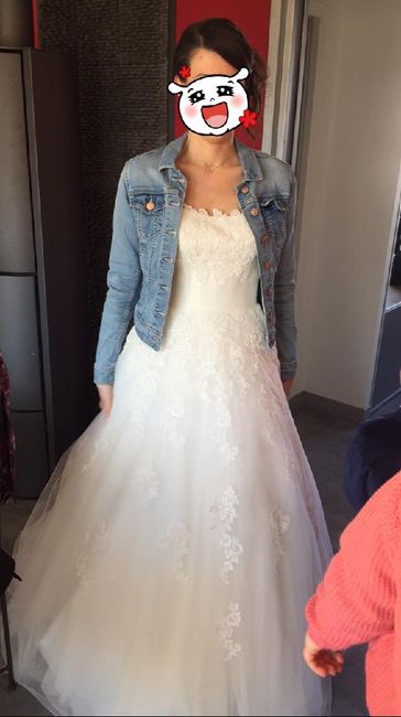 Robe de mariée et veste en jean 4