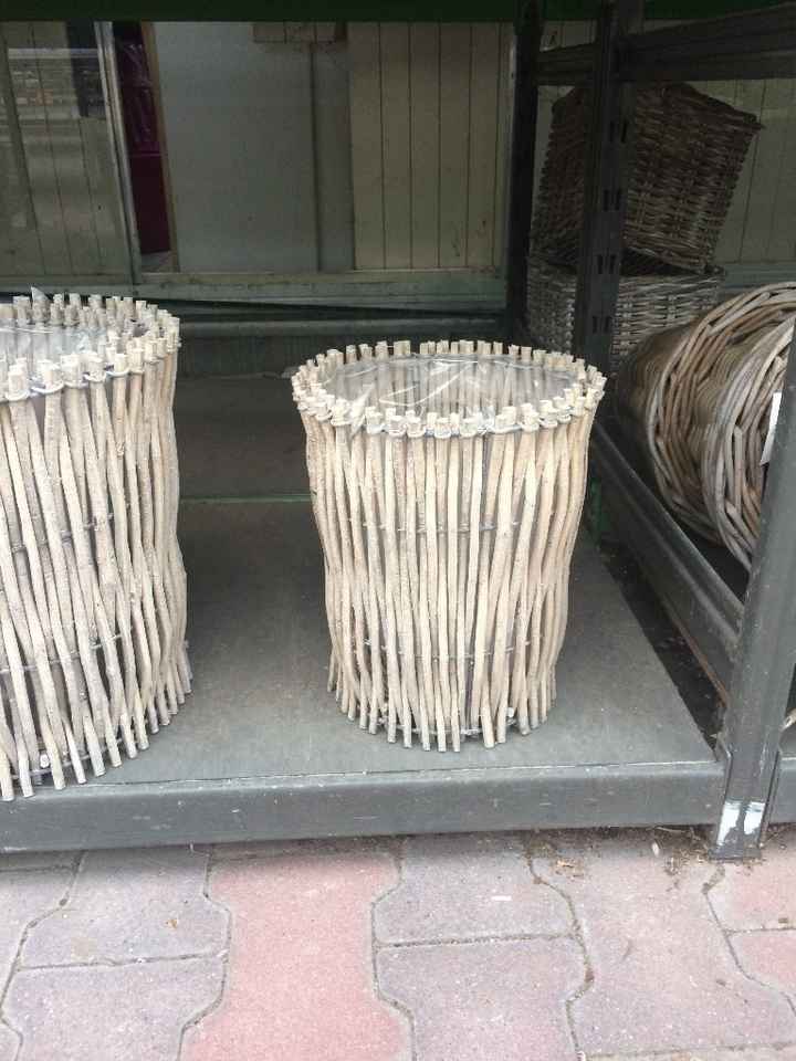 Les pots que l'on remplira de sable pour tenir les pieds de l'arche