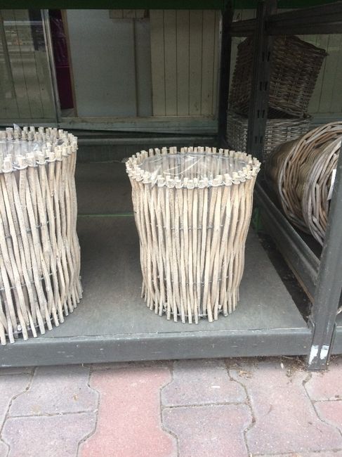 Les pots que l'on remplira de sable pour tenir les pieds de l'arche