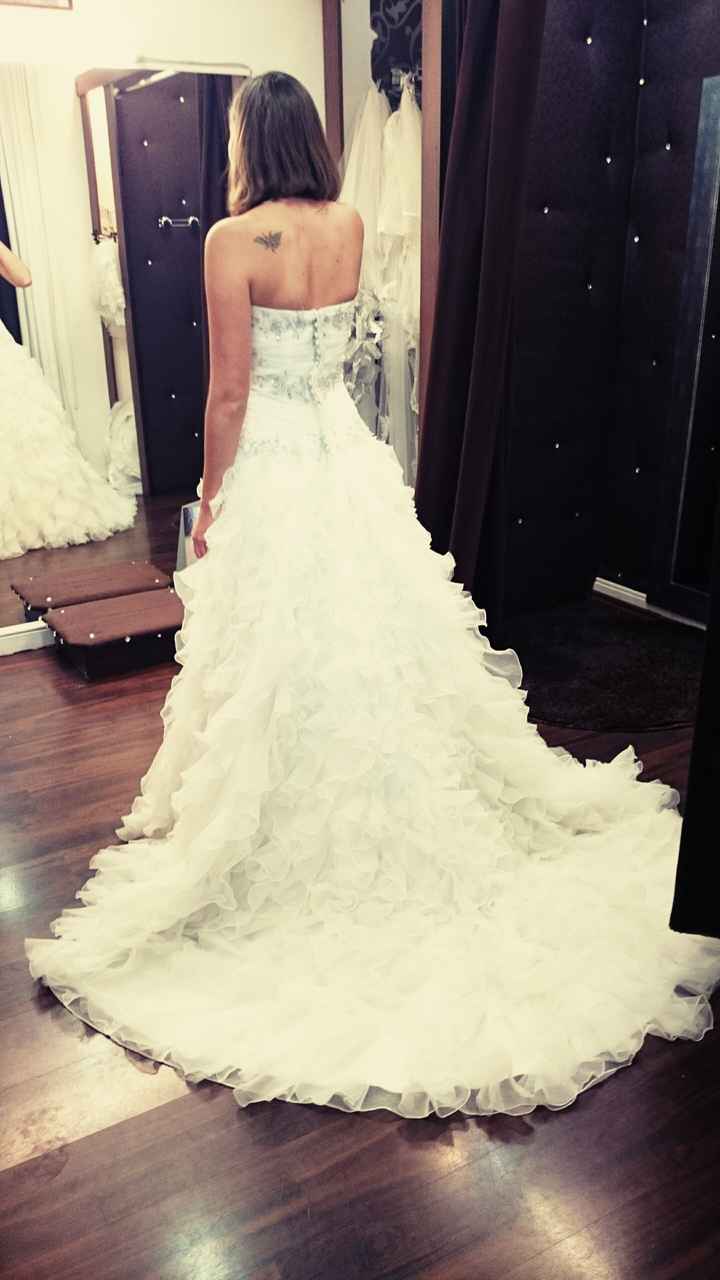 Robe de mariée à boutons : OUI ou NON ? - 1