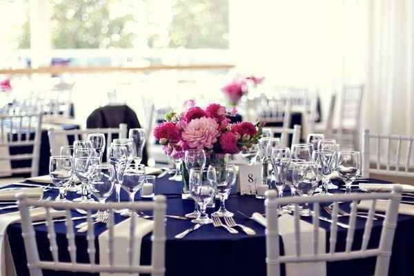 Table nappe bleu marine
