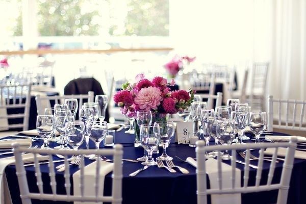 Table nappe bleu marine