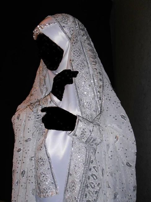 Voici le Jilbab de mariée d'un peu plus près ! =)
