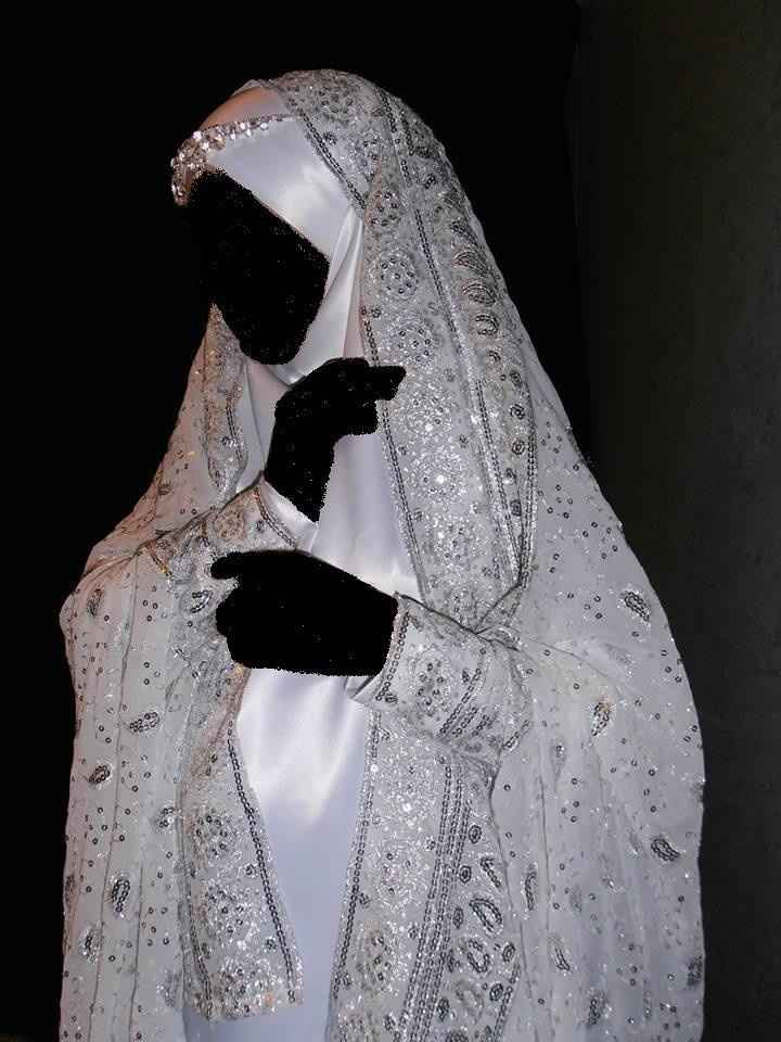 Voici le Jilbab de mariée d'un peu plus près ! =)