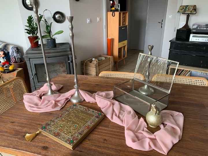 Table pour le livre d'or et urne pour enveloppes - 1