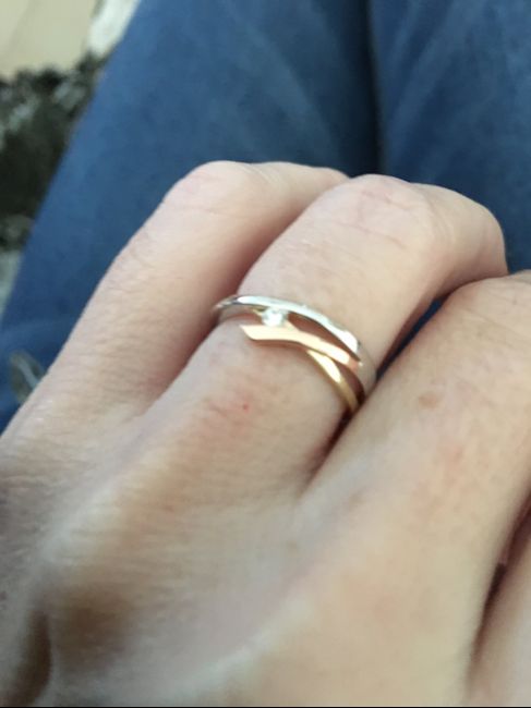 Comment portez vous votre bague de fiançailles et votre alliance ? - 1