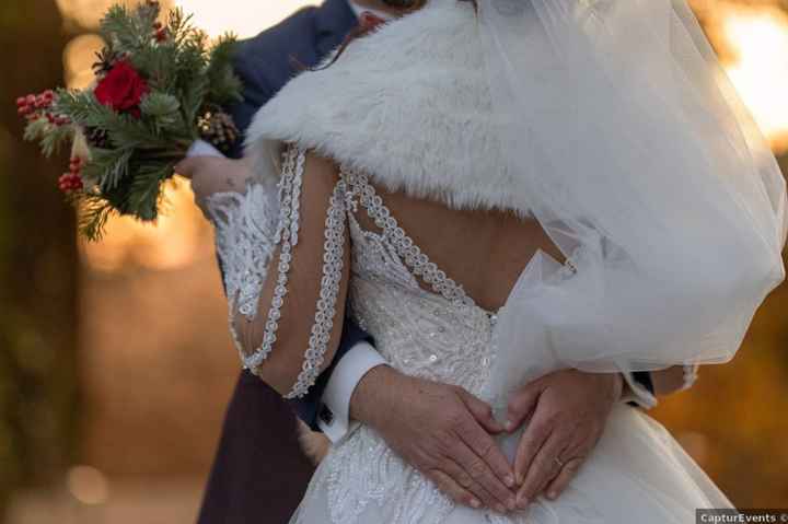 Mariage de Noël : une cape en fourrure blanche ? 🎄🎁🎅 - 1