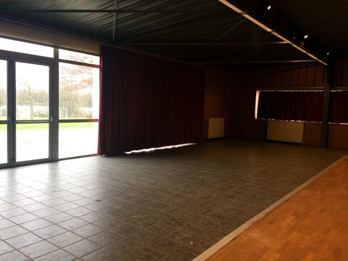 fond de salle sortie vers parc