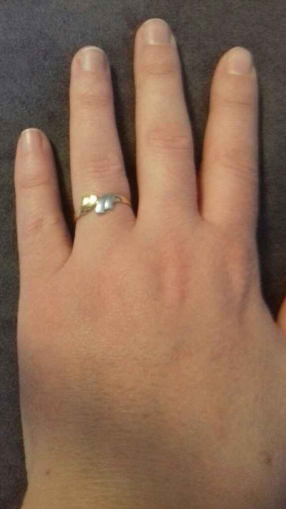 Je suis officiellement fiancée ! - 1