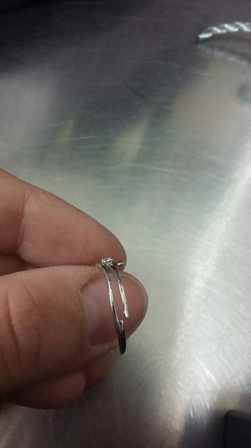 Bague de fiançaille à nouveau cassée :'( - 1