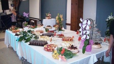 décoration buffet de dessert et pièces montée en gâteau