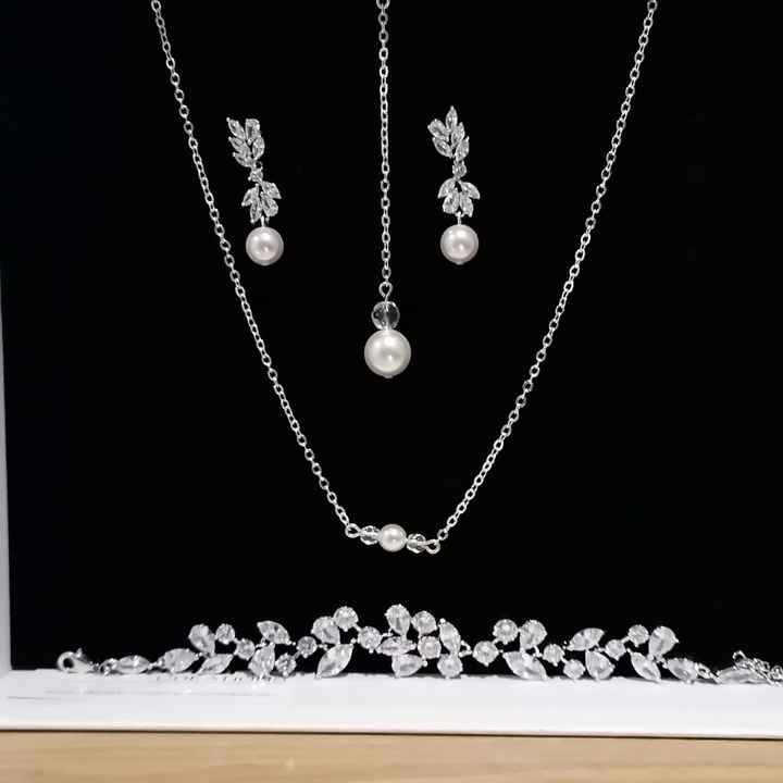 Montrez moi vos boucles d'oreilles - 1
