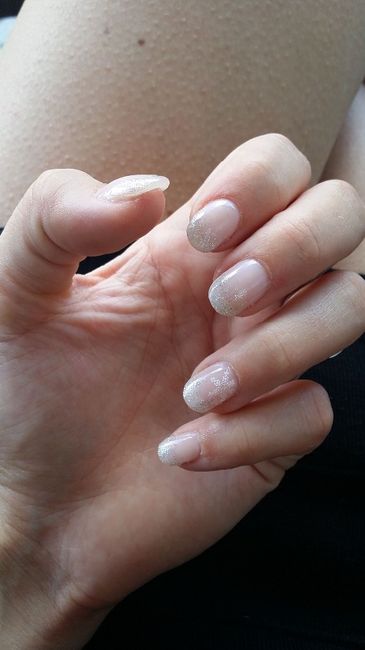 Ongles refaits en août pour une session photo
