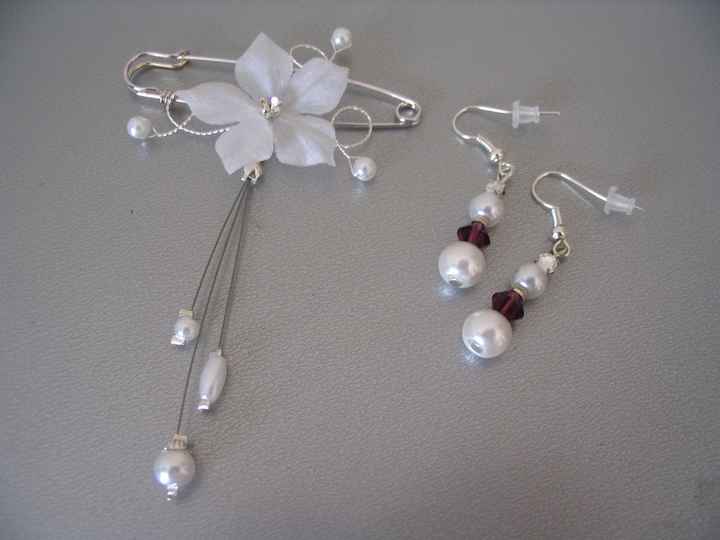 boucles d'oreilles et attache traine assortis