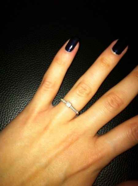 Qui porte une bague de fiançailles ? - 1